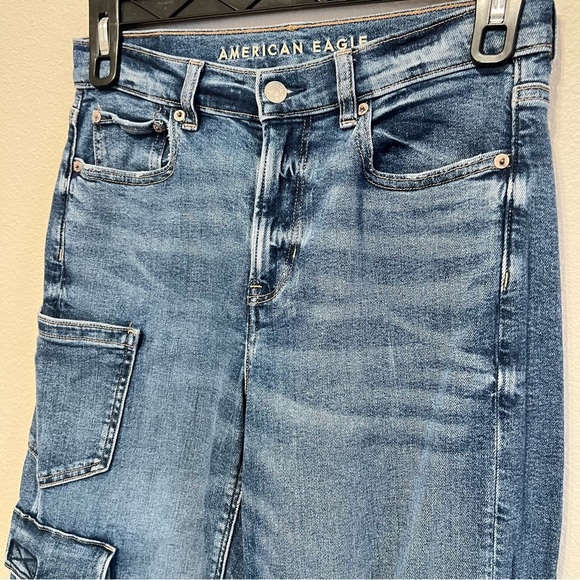 AMERICAN EAGLE Super High Rise Baggy Straight Cargo Jeans size 4, medium wash - Picture 13 of 16